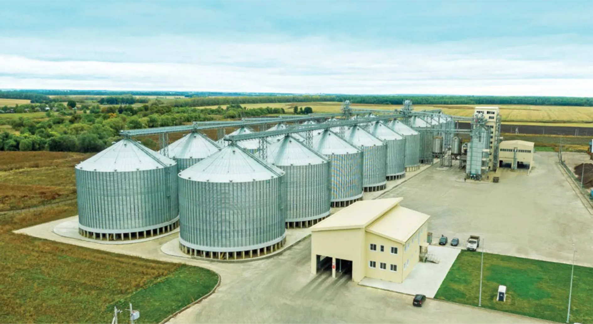 Photo Grain-intake elevator complex 
