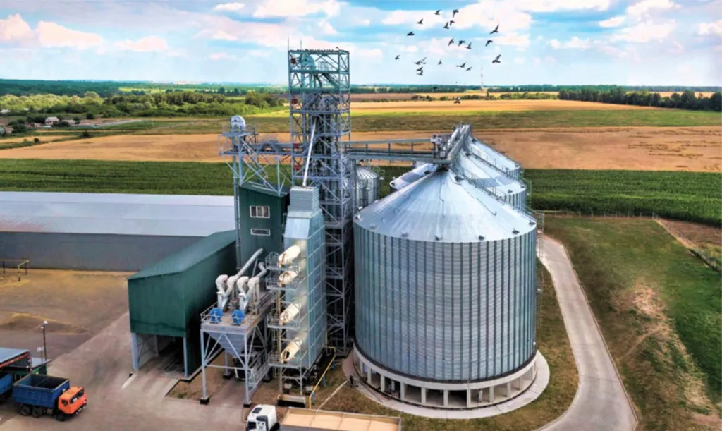 Photo Industrial elevator complex 