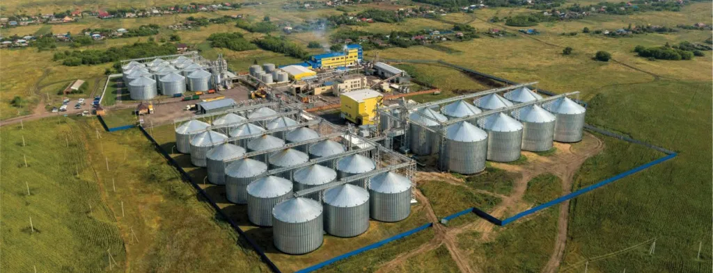 Photo Elevator section of an oil-extraction plant 