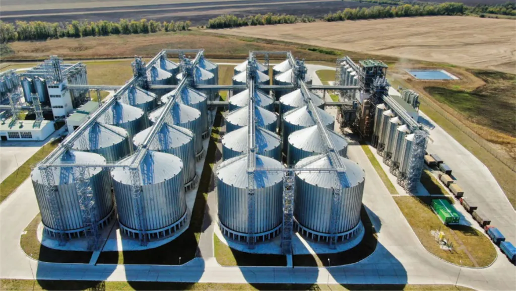 Photo Industrial elevator complex 