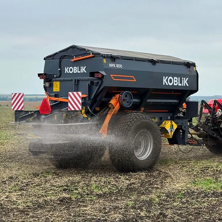 NPK 800 mineral fertiliser spreader — photo 2