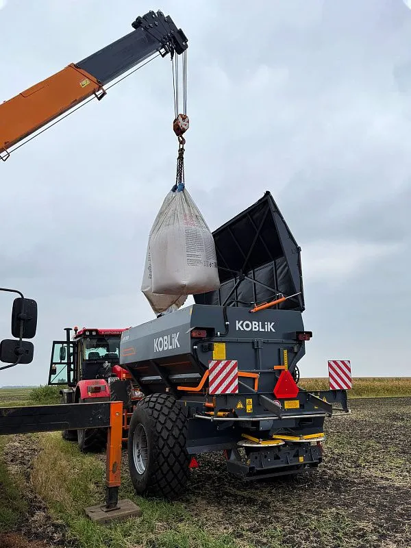 NPK 800 mineral fertiliser spreader — photo 4