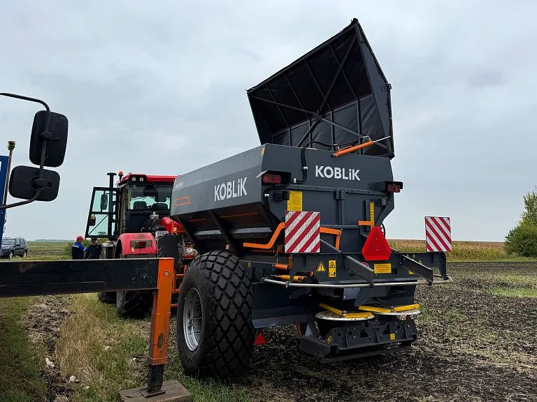 NPK 800 mineral fertiliser spreader — photo 5