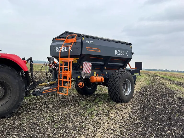 NPK 800 mineral fertiliser spreader — photo 7