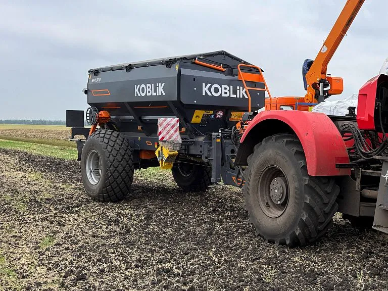 NPK 800 mineral fertiliser spreader — photo 3