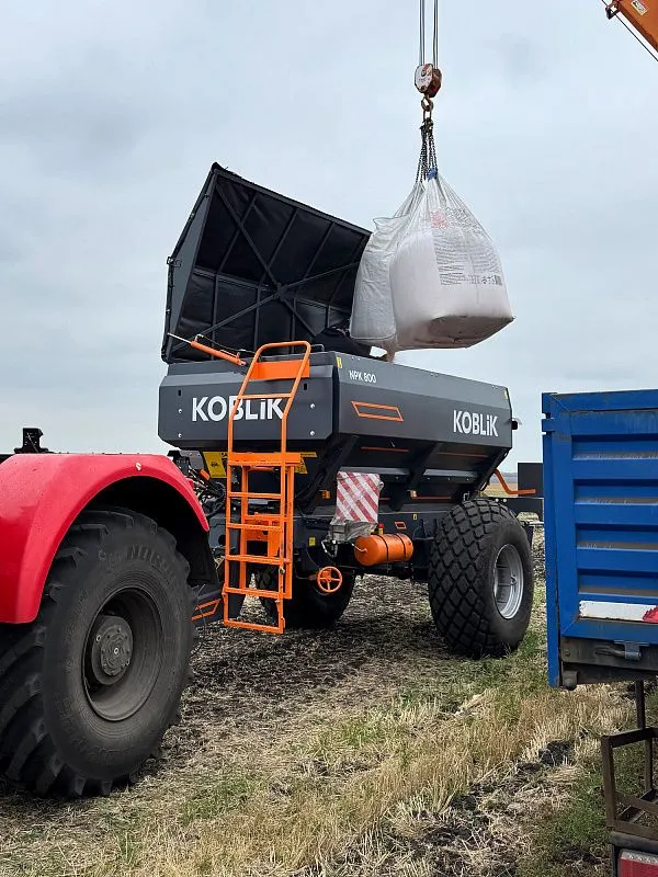NPK 800 mineral fertiliser spreader — photo 8