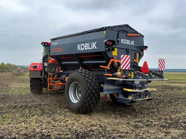 NPK 800 mineral fertiliser spreader — photo 9